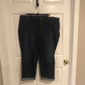Westport Woman’s Signature Fit Mid-Rise Boyfriend Capri Sz 20W